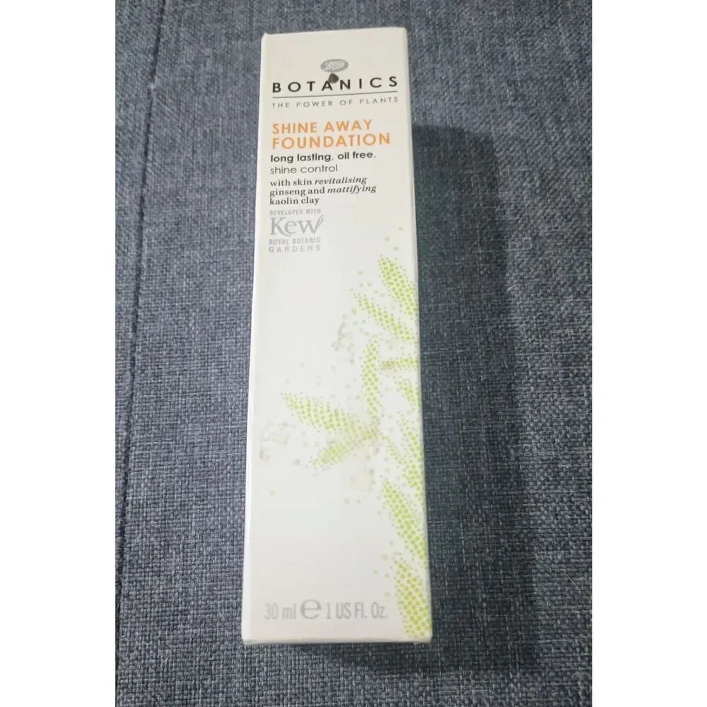 Botanics Age Defense Foundation - Shine Away. 020 Cumin. Oil Free